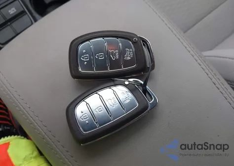 2019 Hyundai Tucson Value z USA, uszkodzony, nr VIN KM8J33A44KU938122